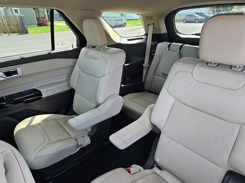 Used 2022 Ford Explorer Platinum w/ Equipment Group 601A AWD/4WD image 21