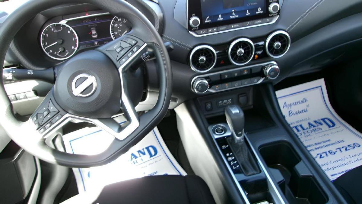 Used 2024 Nissan Sentra SV FWD image 11