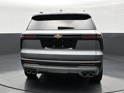 Used 2026 Chevrolet Traverse LT FWD image 4