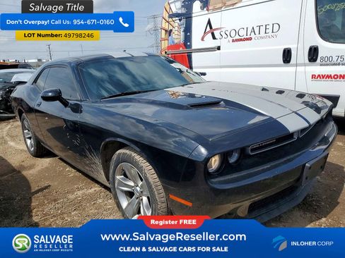 Used 2018 Dodge Challenger SXT RWD image 5