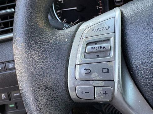 Used 2016 Nissan Rogue SV image 10