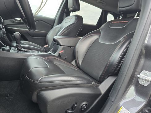 Used 2020 Jeep Cherokee Trailhawk w/ Cold Weather Group image 12