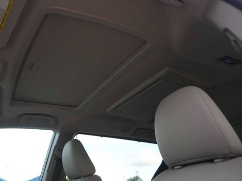 Used 2017 Toyota Sienna Limited Premium FWD image 25