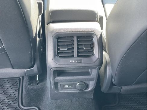 Used 2023 Volkswagen Tiguan SE AWD/4WD image 17