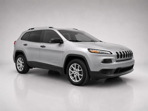 Used 2016 Jeep Cherokee Sport FWD image 7