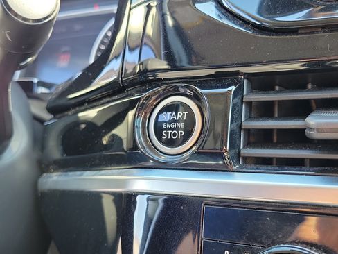 Certified 2022 Nissan Pathfinder SV image 28