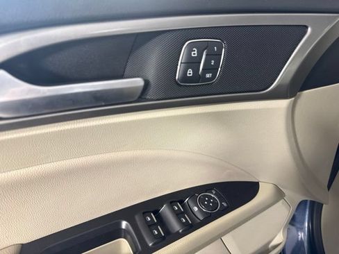 Used 2019 Ford Fusion SEL FWD image 11