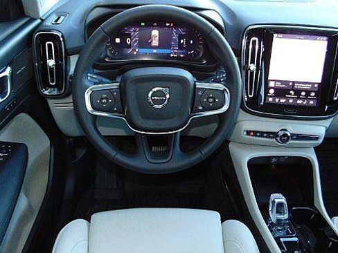 New 2026 Volvo XC40 B5 Ultra w/ Climate Package AWD/4WD image 5