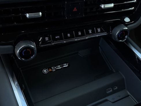 New 2026 Chevrolet Suburban Premier image 17