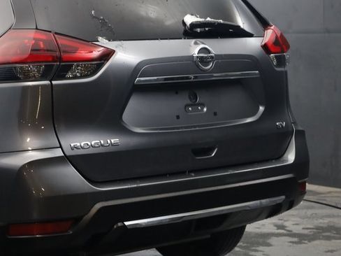 Used 2018 Nissan Rogue SV image 6