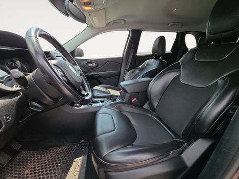 Used 2020 Jeep Cherokee Latitude Plus AWD/4WD image 9