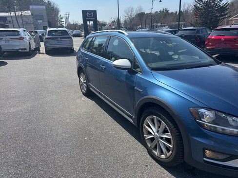 Used 2019 Volkswagen Golf Alltrack SE AWD/4WD image 1