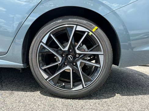 New 2025 Nissan Sentra SR w/ SR Premium Package image 19