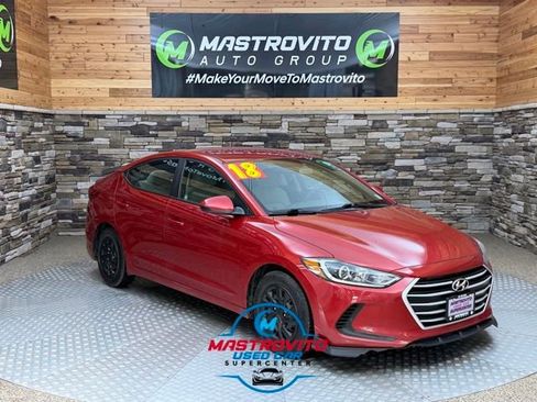 Used 2018 Hyundai Elantra SE FWD image 1