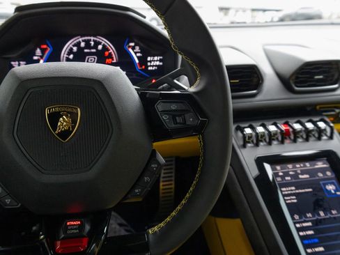 Used 2024 Lamborghini Huracan EVO image 61