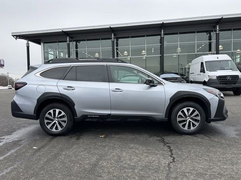 Used 2024 Subaru Outback Premium image 8