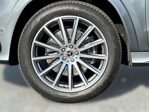 Used 2025 Mercedes-Benz GLS 450 4MATIC image 11