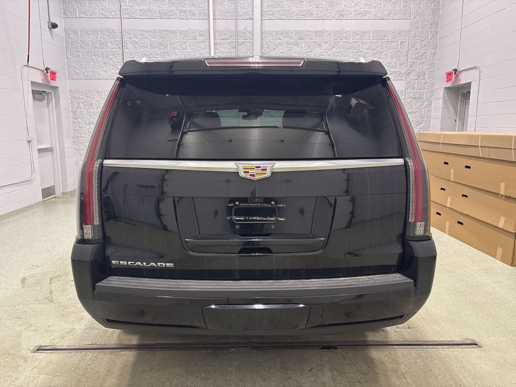 Used 2020 Cadillac Escalade Premium Luxury AWD/4WD image 4