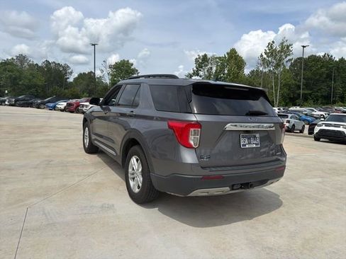 Used 2021 Ford Explorer XLT w/ Equipment Group 202A AWD/4WD image 16