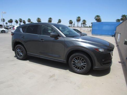 Used 2019 MAZDA CX-5 Touring FWD image 2