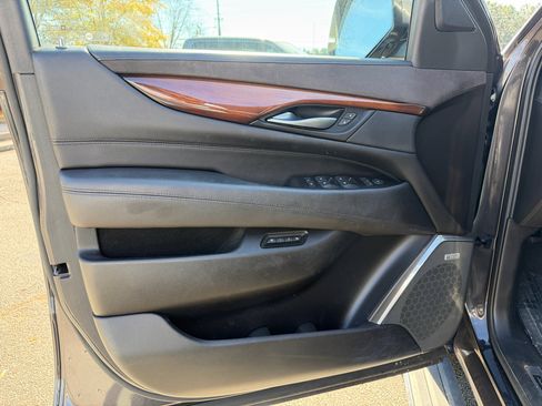 Used 2016 Cadillac Escalade ESV Premium image 17