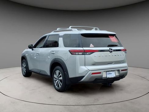 Used 2024 Nissan Pathfinder SL image 3