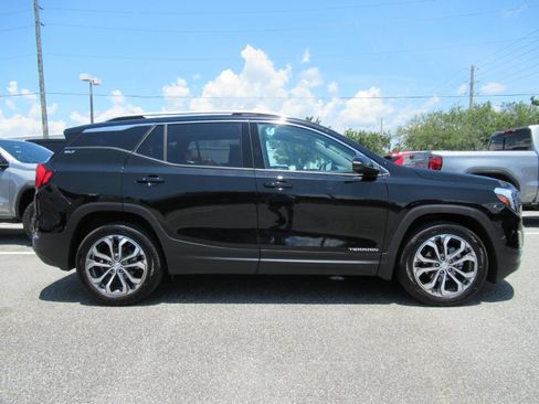 Used 2021 GMC Terrain SLT w/ Infotainment Package II FWD image 2