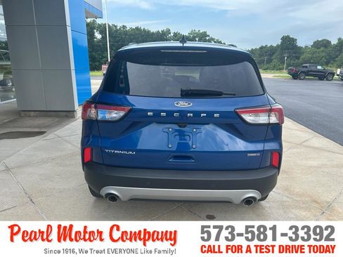 Used 2022 Ford Escape Titanium image 5