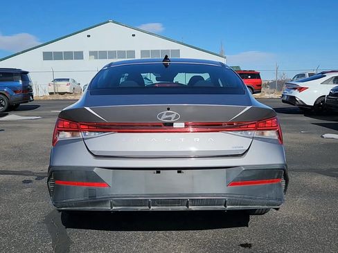 Used 2024 Hyundai Elantra Blue image 21