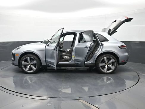 Certified 2025 Porsche Macan AWD/4WD image 30