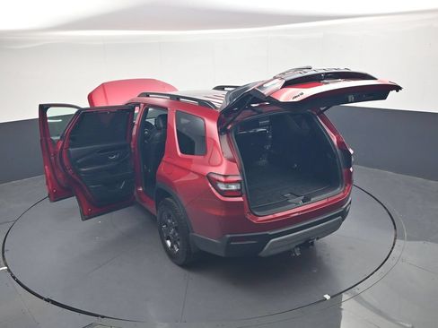 Certified 2025 Honda Pilot TrailSport image 50