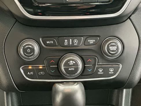 Used 2022 Jeep Cherokee Limited AWD/4WD image 16