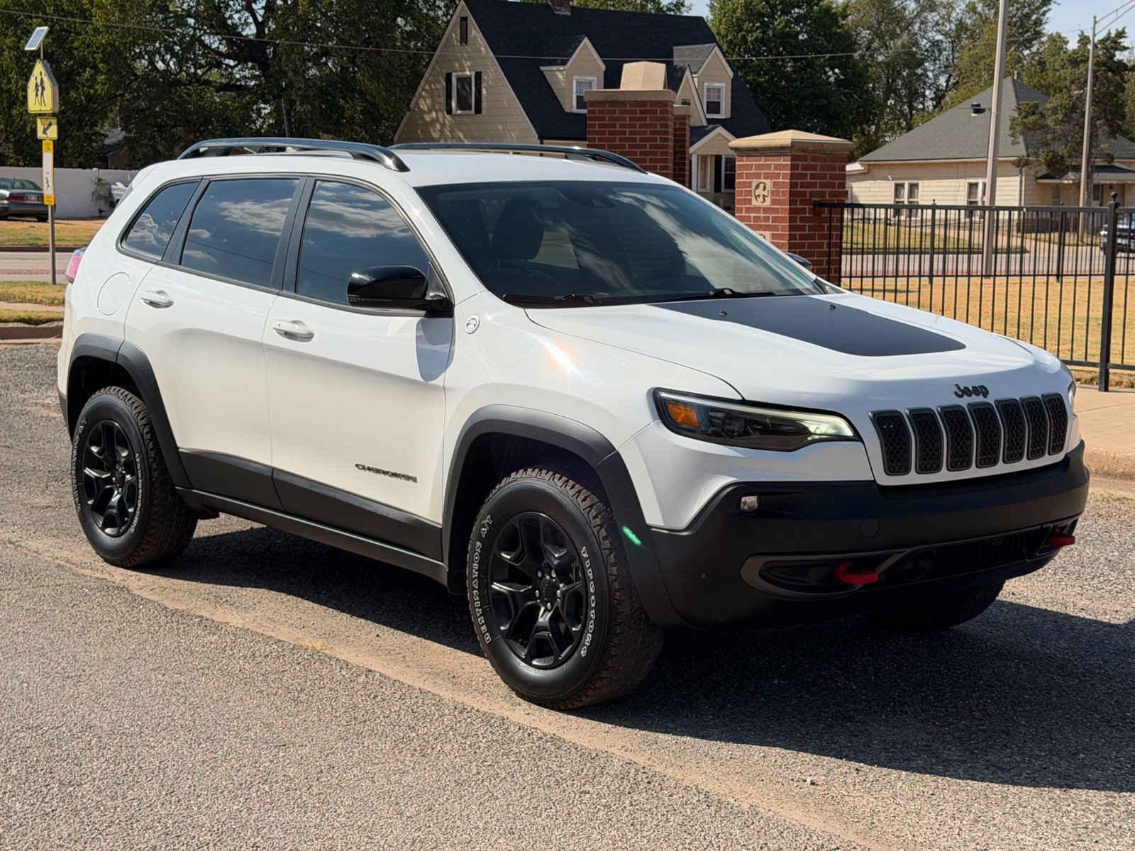 Used 2022 Jeep Cherokee Trailhawk w/ Comfort/Convenience Group AWD/4WD image 2