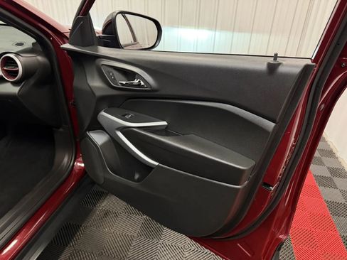 Used 2024 Chevrolet Trax RS FWD image 43