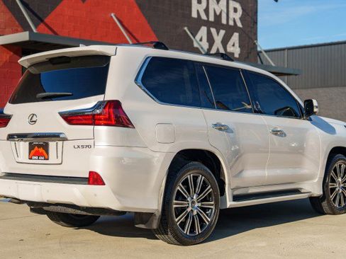 Used 2021 Lexus LX 570 4WD w/ Luxury Package image 5