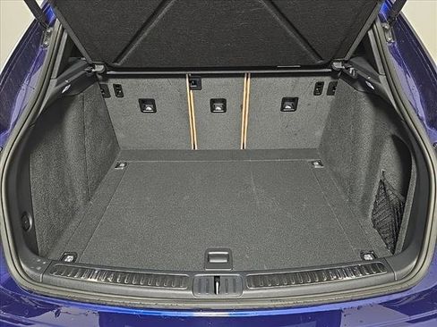 Certified 2025 Porsche Macan image 13