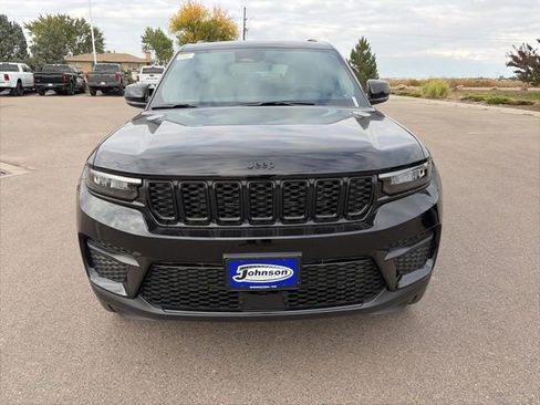 New 2025 Jeep Grand Cherokee Laredo image 2