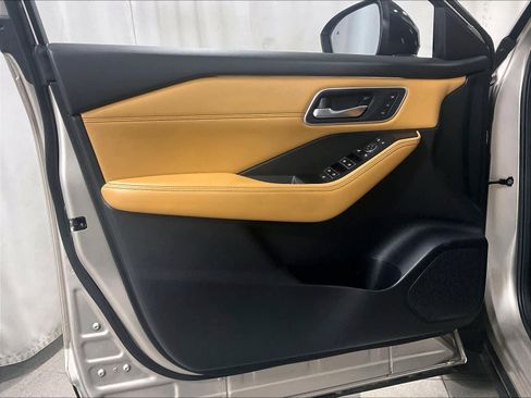 Used 2022 Nissan Rogue Platinum w/ Head-Up Display Package image 9