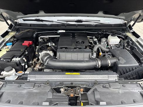 Used 2023 Nissan Frontier PRO-4X w/ Pro Convenience Package AWD/4WD image 12