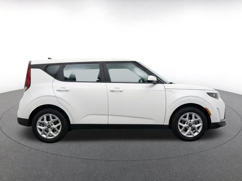 Used 2025 Kia Soul LX w/ LX Technology Package FWD image 10