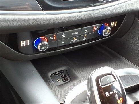 Used 2021 Buick Enclave Essence image 28