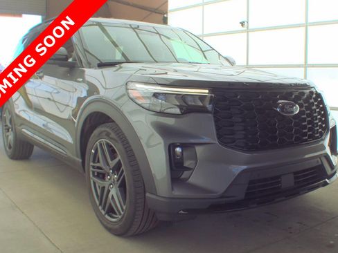 Used 2025 Ford Explorer ST-Line w/ ST-Line Street Pack AWD/4WD image 3