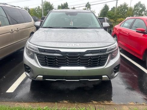 Used 2025 Kia Seltos EX w/ EX Sunroof Package FWD image 2