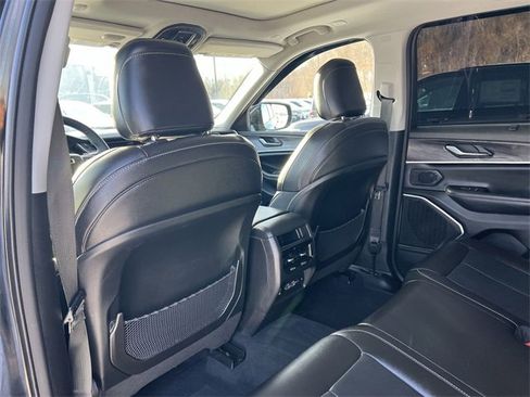 Used 2022 Jeep Grand Cherokee Limited 4xe w/ Luxury Tech Group II image 16