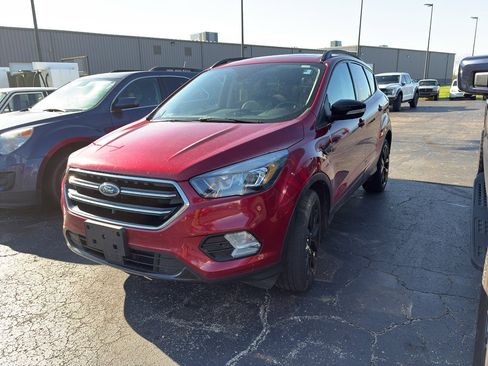 Used 2017 Ford Escape Titanium image 4
