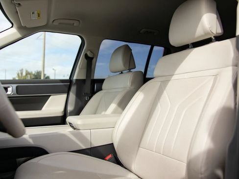 Used 2025 Hyundai Santa Fe SEL FWD image 19