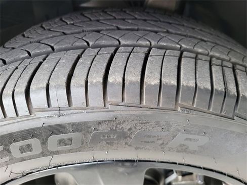 Used 2019 Land Rover Range Rover Velar S image 9