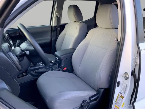 Used 2019 Toyota Tacoma SR AWD/4WD image 8