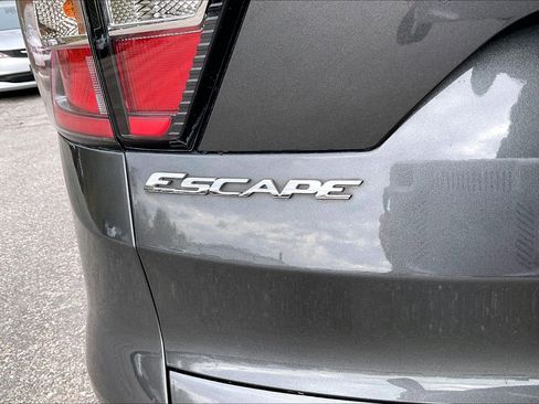 Used 2017 Ford Escape SE w/ Equipment Group 201A AWD/4WD image 28