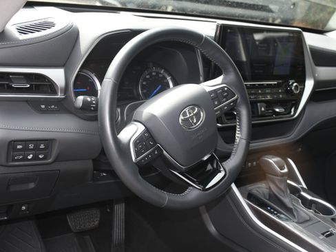 Certified 2021 Toyota Highlander Platinum image 9